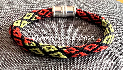 "16 strand Kongoh Gumi Bracelet with Continuous Diamond Pattern and Changing Colors" - Black, Rust, Leaf