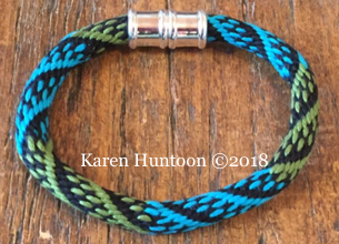 "16 strand Kongoh Gumi Bracelet with Continuous Pattern and Changing Colors" - Black/Turquoise/Green