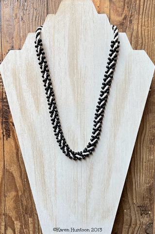 Edge Bead Necklace Kit- Black & White