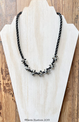 Magatama Cluster Bead Necklace Kit - Black & Gray